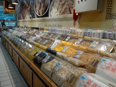 春節(jié)散裝食品營銷系列報(bào)道之二 散貨陳列技巧與優(yōu)秀企業(yè)案例解析